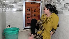 Puja Bhabhi Sucks Big Dick Rides Monster Cock After Bath Cumshot!