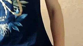 A beautiful webcam girl dances teasingly then masturbates solo for viewers