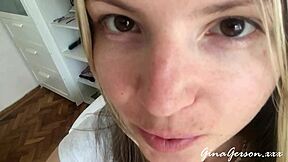 Я помешан на худой блондиночке 18+ с её слюнявой глоткой и фетишем