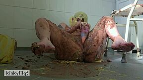 i crave squashing cake on my ass before dildo fucking