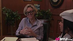 dee's fingering lesson with summer col has us all wet 😍👅