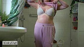 i crave squashing cake on my ass before dildo fucking