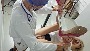 Madrasta Fodida Pelo Médico Ao Lado Da Enteada No Hospital