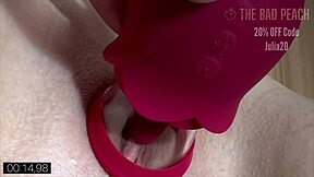 eu juro que esse brinquedinho suga minha alma inteira de prazer...