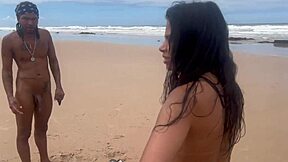fui pra praia nudista e acabei coberta de porra quente na cara!
