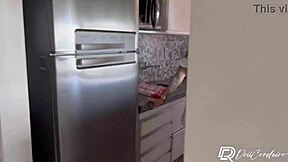 transei com empregada safada na cozinha rabuda