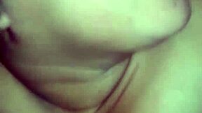 gozando e mijando no cu dela puta que delicia