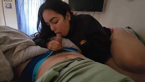 Luštna latinska brineta sesa velik kurac za dober začetek dneva