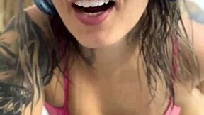 stepdaughter's babe pussy licked while she's live streaming her wet spread