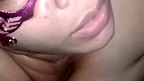 gozando e mijando no cu dela puta que delicia