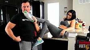 Sarah Brooke's Sexy Feet Drain Trainer Cum