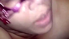 gozando e mijando no cu dela puta que delicia