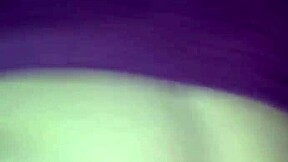 gozando e mijando no cu dela puta que delicia