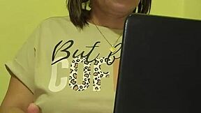 mi madrastra me folla duro por reprobar universidad y me hace correrme adentro