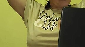 mi madrastra me folla duro por reprobar universidad y me hace correrme adentro