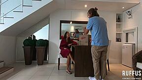 safada ana rothbard fode com entregador com tesão juicy pussy orgasm