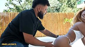 carioca safada rebeca villar rides erick frei raw in favela house!