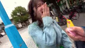 美尻インストラクターのリモコンローター散歩でイキまくり喘ぎ！