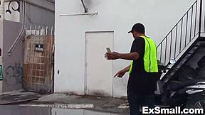 Petite Joseline Kelly Risks Fucking Stranger Outdoors?