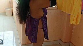Delivery Boy Pounds Big Ass Bhabhi Doggystyle