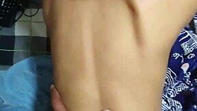 mi hermanastro me folla duro el culito petite y me llena la cara de lechita