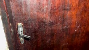 quer ver essa putaria sem limites na garganta e no cu dela??