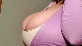Mature Busty Lady's Tempting Boob Reveal