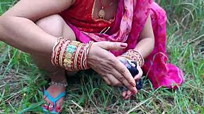 Desi village bhabhi sneaks outdoor fuck with field lover boy at ranch!