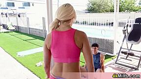 Sporty Stepmom's Pussy Heats Up During Morning Workout Blowjob