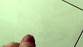 Masturbacion Intensa con Eyaculacion Masculina Explosiva y Squirting de Polla