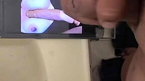 guy jerks off solo tributing hot babe before heading to work