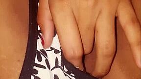 mi putita hermanastra se masturba con su coño grande y sexy en el masaje