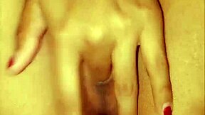 mi putita hermanastra se masturba con su coño grande y sexy en el masaje