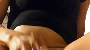 i'm cumming hard squirting all over this pussy