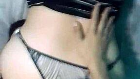 mi novio me folla duro de perrito en la cama grande.