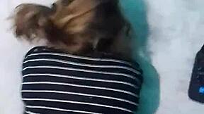 mi novio me folla duro de perrito en la cama grande.