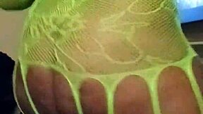 BIG ASS COUSIN TWERKS HER BOOTY NAKED BEFORE MOMMY EBONY DANCES WILD!