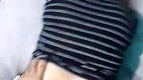 mi novio me folla duro de perrito en la cama grande.