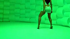 Anitta shakes her naughty ass while dancing seductively on screen