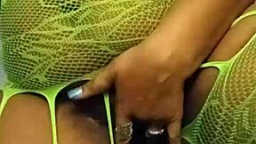 BIG ASS COUSIN TWERKS HER BOOTY NAKED BEFORE MOMMY EBONY DANCES WILD!