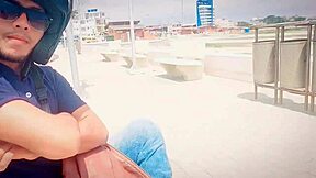 Sexy Big Ass Bisexual Chick Offers Cash for Street Sex Action