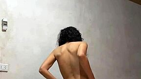 oye mira esta colombiana tetona universitaria en camara espia undressing tetas en publico