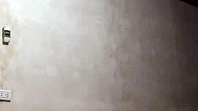 oye mira esta colombiana tetona universitaria en camara espia undressing tetas en publico