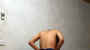 oye mira esta colombiana tetona universitaria en camara espia undressing tetas en publico