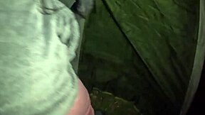 quieres verme follando a esta brunette al aire libre con mi monster cock?