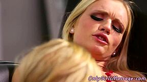 gorgeous dyke seduces babe with fingering and licking