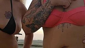 procurando um macho pra socar na nossa bunda na praia... achamos um virgem!