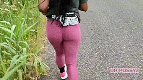 i spot this big ass ebony running in leggings