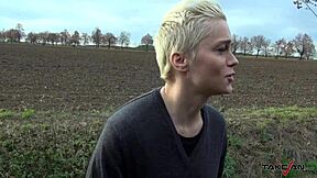 She traded wet pussy for cheap ride home deal