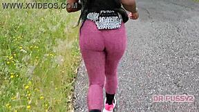 i spot this big ass ebony running in leggings